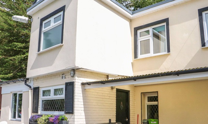 Dungarvan Cottage | ST. ANNE’S, family friendly, with pool in Dungarvan, County Waterford