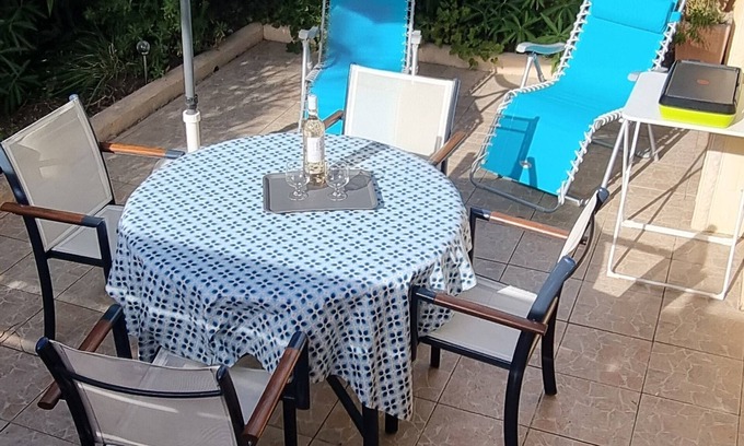 Saint-Aygulf Apartment | ST AYGULF, 2 rooms 39 M2, between TOWN CENTER and SEA (150m) WIFI AIR CONDITIONING