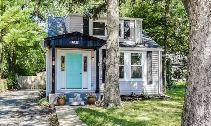 St. Charles House | St. Charles Riverview Retreat
