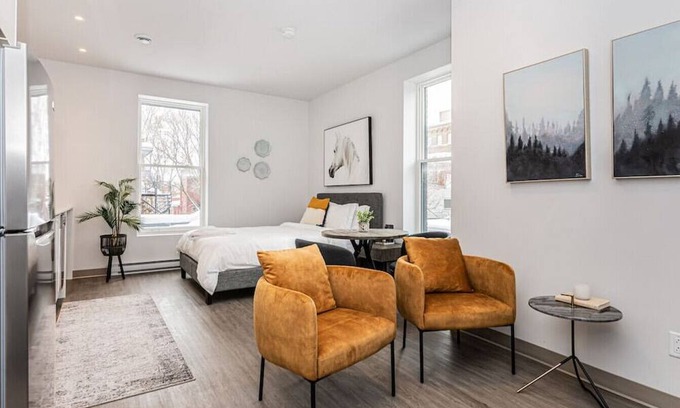 Plateau Mont Royal Apartment | St-Denis 209 · Amazing New Apartment Close to Mount Royal (Le Plateau) by Denstays