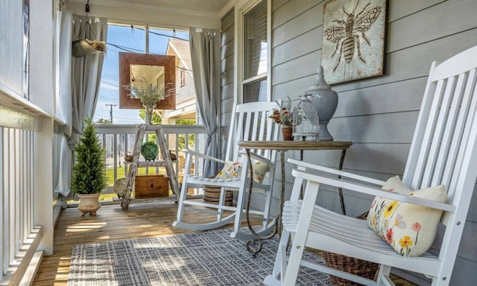 St. Elmo Improvement League House | St. Elmo Bliss Bungalow - 2BR
