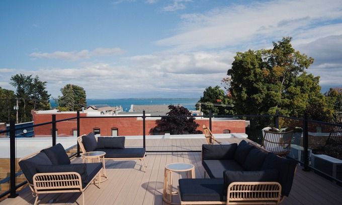 Bayfield Hotel | St. James Social