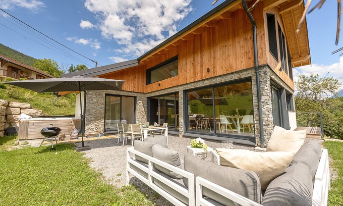 Saint-Jorioz Villa | ST JORIOZ - Villa Altaia, quiet and mountain view