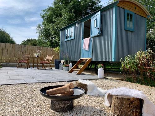 Saint Kew Apartment | St. Kew Shepherd Huts