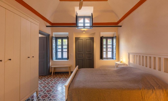 Vothon House | St.Mammas Traditional Apartment