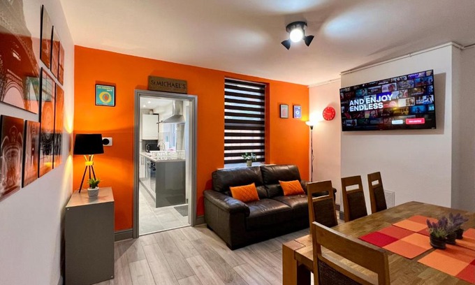 Nottingham House | St Michael's House - Great for Contractors or Family Holidays