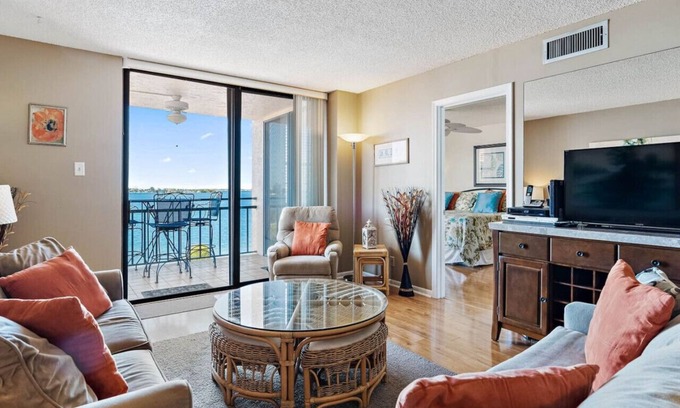 Casa del Mar Condo | St Pete Isla Casa B-507 1/1-1/2 Bath Beautiful!