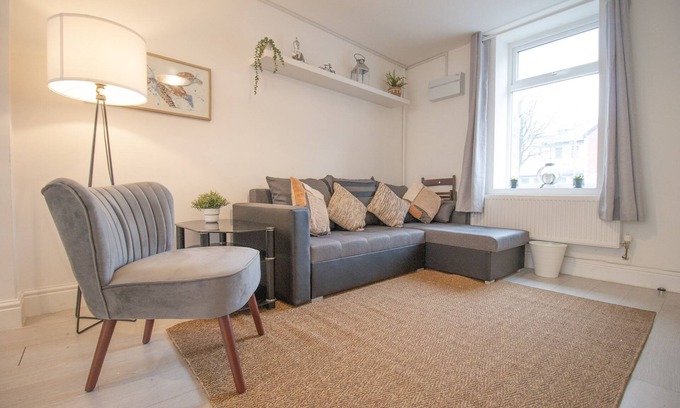 Roath House | St. Peters House (5 beds)