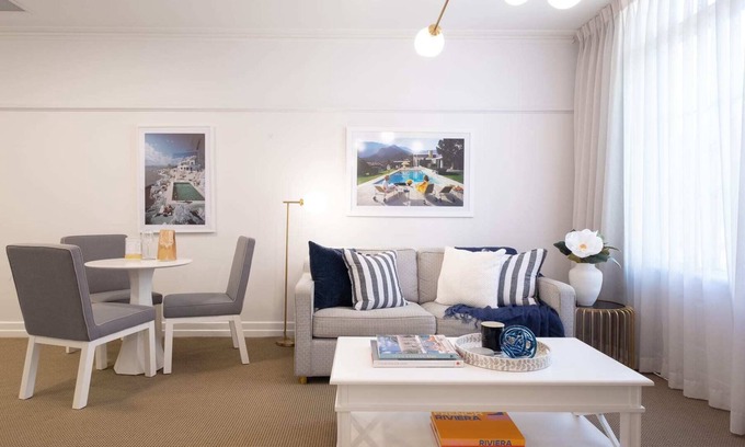 Brisbane Central Business District Apartment | St Tropez, Stylish Apartment with Views over Anzac Square