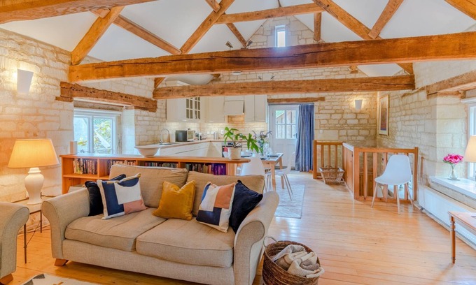 Brimpsfield Cottage | Stable Cottage at Freams Farm, Painswick - sleeps 5 guests in 3 bedrooms
