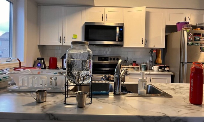 Ottawa Division Condo | Stacked Townhome for Short Term Rental with Kitchen