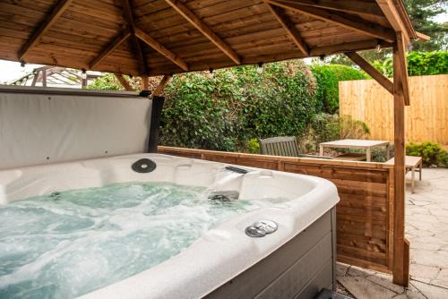 Crich House | Stag Manor Hot Tub Retreat near Peak District
