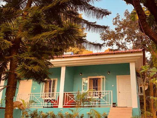 Vagator House | Stan-Inn, North Goa, Vagator, with strong WIFI,free private parking & kitchen, Can Cook where you stay