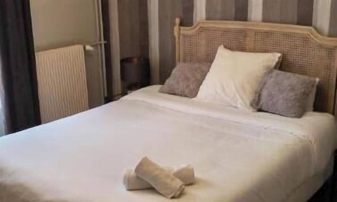 Nouan-le-Fuzelier Apartment | Standard room