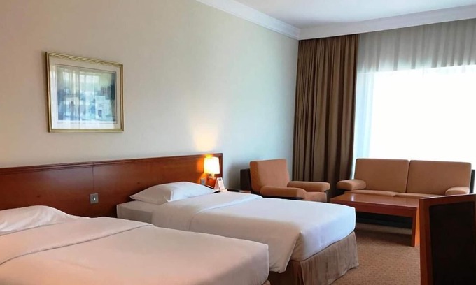 Garhoud House | Standard Room Near Garhoud Football Club