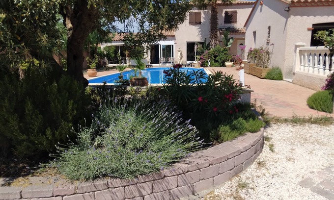 La Palme Villa | Standing building, swimming pool, 5 minutes from the sea.