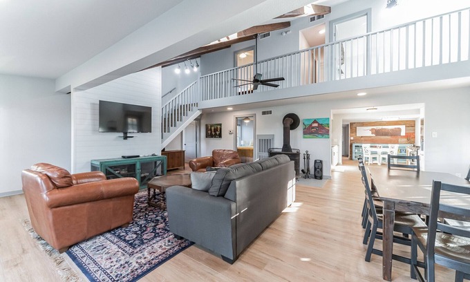 Fayetteville Other | Star Bar Farm & Retreat - Close to Round Top