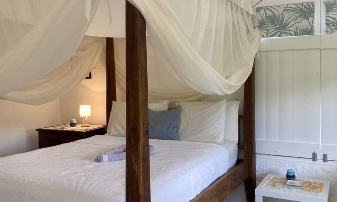 Marigot Bay Apartment | Star Lilly cottage with great views.