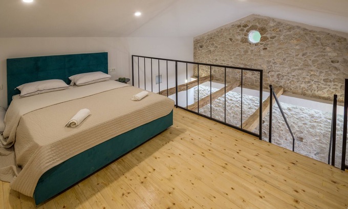 Trn House | Stara kuca Estate