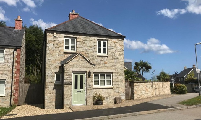 Saint Austell Bay House | Starfish Cottage- private beach access- dog friendly