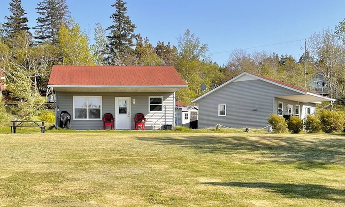 Port George Cottage | Stargazers Cove Seaside Cottages: BLUE HERON