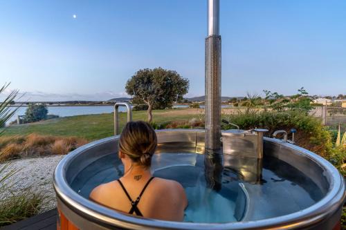 Clarence Point House | Stargazers Waterfront Hot tub Cottage Tasmania