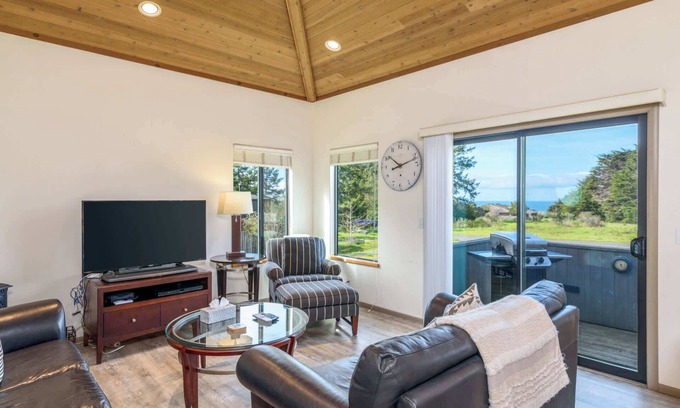 Sea Ranch House | Starlight Reach | Private Hot Tub