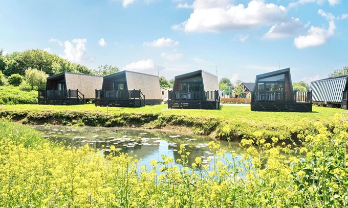 Great Billing Cottage | STARLIGHT SKYLIGHT - BILLING AQUADROME in Billing Aquadrome Holiday Park