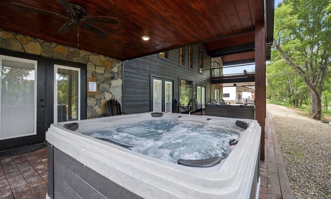 Golden Cabin | Starlink | Waterfront | Pets OK | Hot Tub | Fire Pit