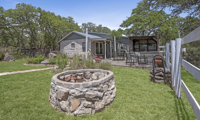 Wimberley House | Starry Hilltop I Stargazer's paradise outside Wimberley!