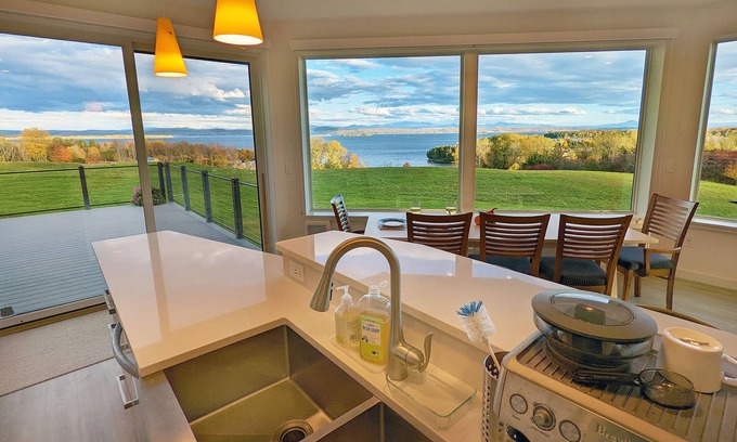 South Hero House | STARRY RIDGE Retreat: Champlain & Mtn Vistas