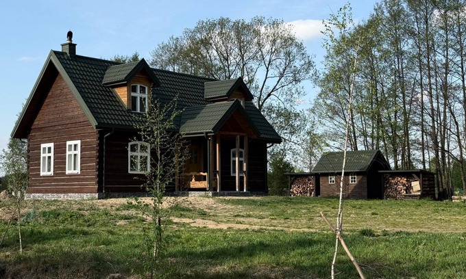 Czosnow Cabin | Stary dom w puszczy