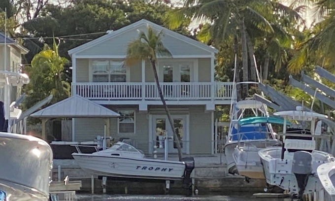 Silver Shores House | Stary Net - Ocean Waterfront 3BR 3BA Home