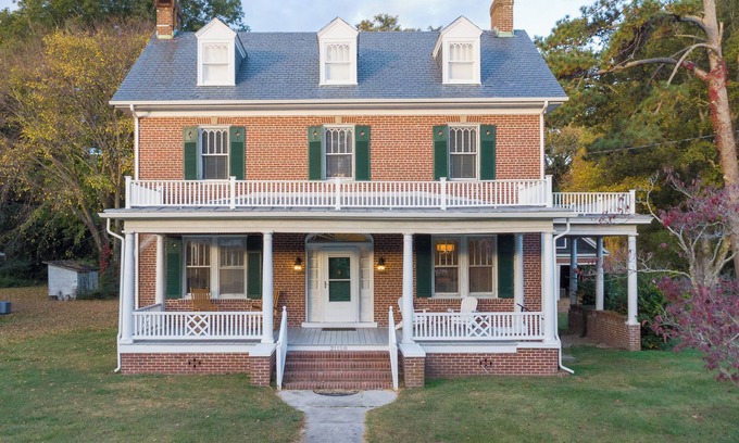 Cheriton House | Stately historic 3bdr shore house near Cape Charles, boat parking, pet friendly