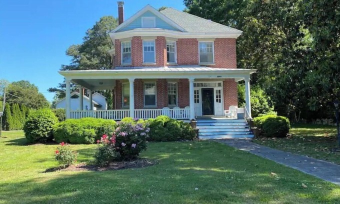 Cheriton House | Stately Mayberry-type home close to Cape Charles
