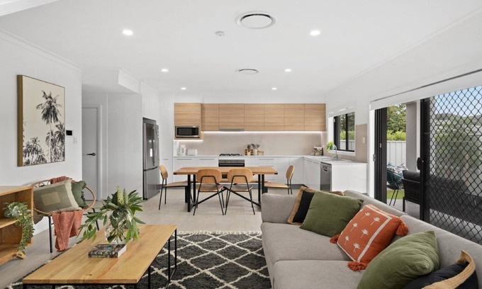 Booker Bay Apartment | Stay 7, pay 5 these school holidays- cafes/beach