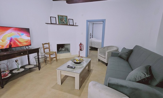 Droushia Ski Chalet | STAY Akoni House