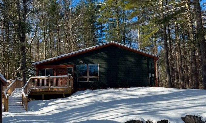 Monterey Cottage | Stay at Beaver Lodge!