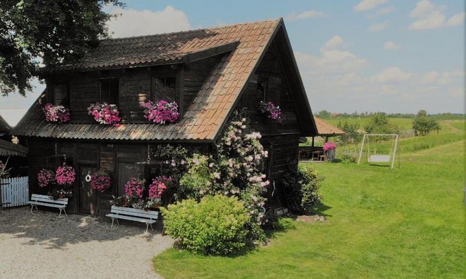 Ruciane-Nida Villa | Stay At This Magnificent 100 Year Old Barn