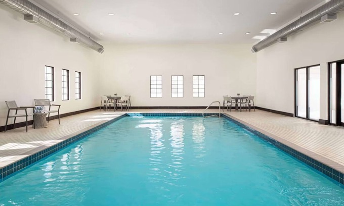 Thornhill Hotel | Stay Comfortably in a Pet-Friendly Suite with Swimming Pool Near Attractions