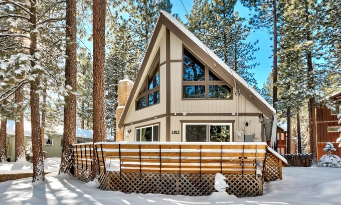 Pioneer Trail Cabin | Stay Cool! A/C + Foosball + Nature Escape