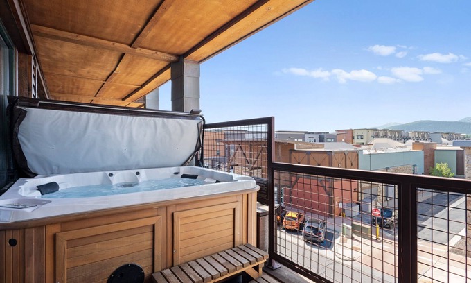 Kimball Junction Condo | Stay Cozy in Park City | Private Hot Tub, Fireplace + Olympic Park Access