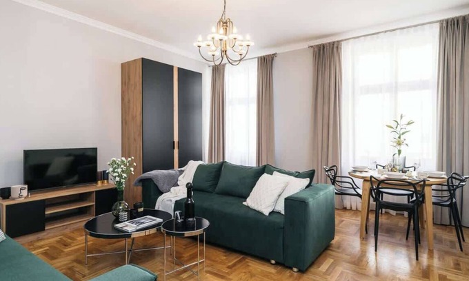 City Centre Apartment | Stay in a Spacious and Quiet Place