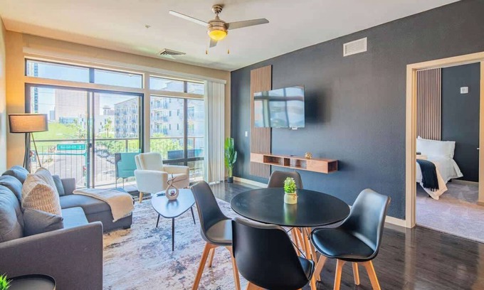 Evans Churchill Apartment | Stay Near DT PHX| Balcony,W/D,Pool,Gym,Parking