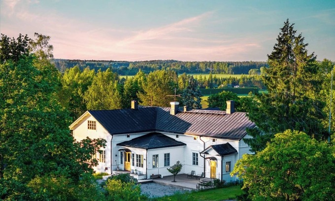 Salo House | Stay North - Walola Estate 600m2 Manor House