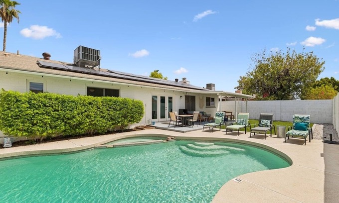 Tempe House | Stay on Sesame |3bdrm | Bright, Spacious, Fun