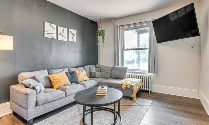 Stroudsburg House | Stay & Play in Dtwn Stroudsburg: Updated Townhouse