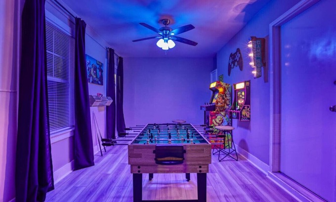 Savannah House | Stay + Play Savannah - Game Room Getaway + Yard