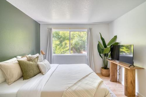 Corbett - Terwilliger - Lair Hill Apartment | Stay Portland - South Portland Dream - 1 Bed Near OHSU