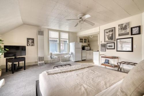 Buckman Neighborhood Apartment | Stay Portland - Sun-Filled Buckman Studio!